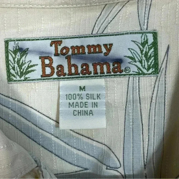 Tommy Bahama silk Hawaiian shirt button down size medium - Picture 3 of 3